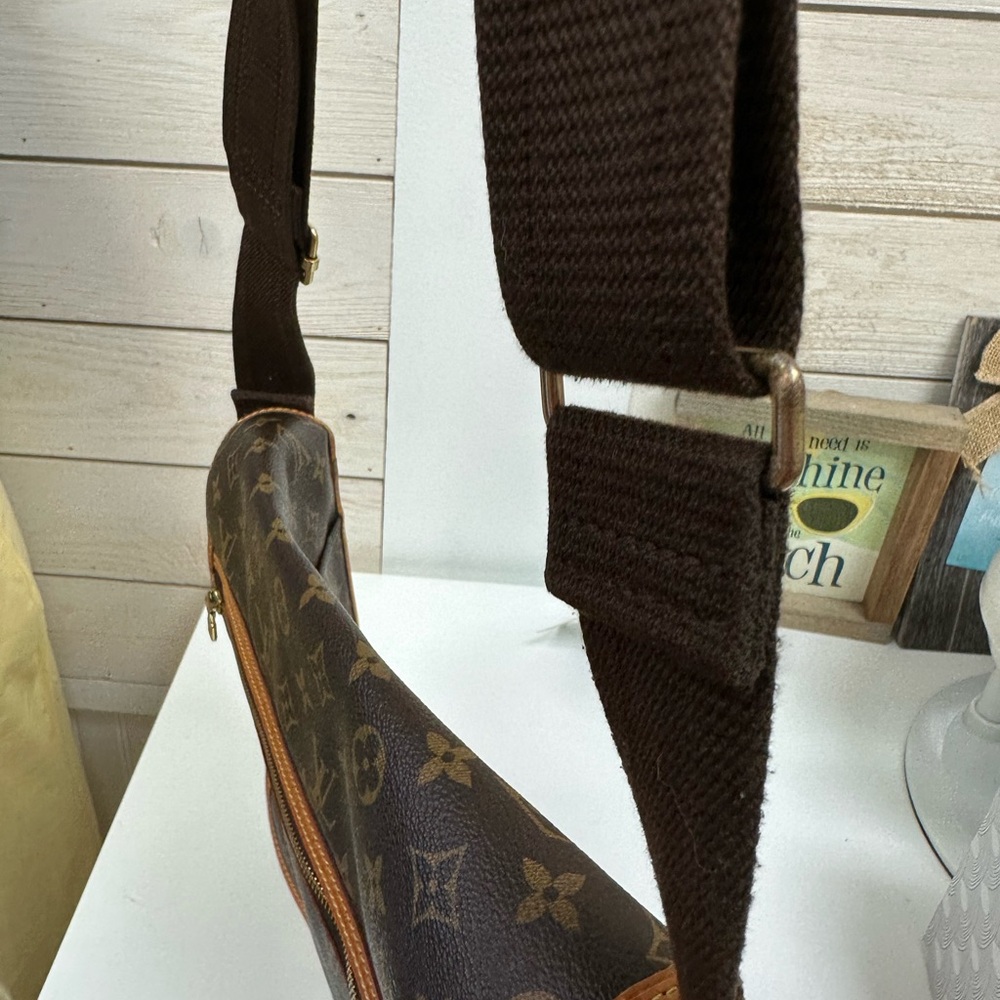 Louis Vuitton Monogram Bosphore GM Messenger Bag - Picture 11 of 13
